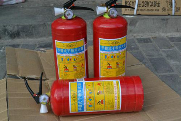 消防箱厂家告诉你家中需要准备的消防器材有哪些